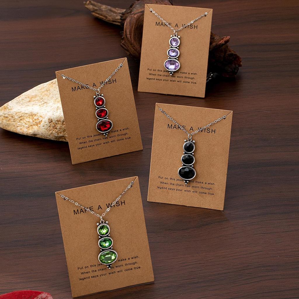 European-American Retro Oval Diamond Inlaid Necklace - Fashionable, Unique, Elegant Sweater Chain for Women