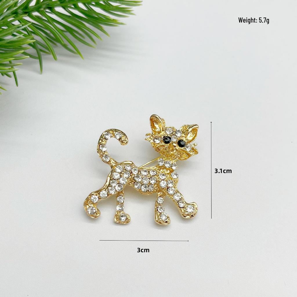 Cat's Eye Zircon Brooch: Small Cat-Shaped Clothing Pin for Anti-Exposure, Korean Dongdaemun Lapel Design.