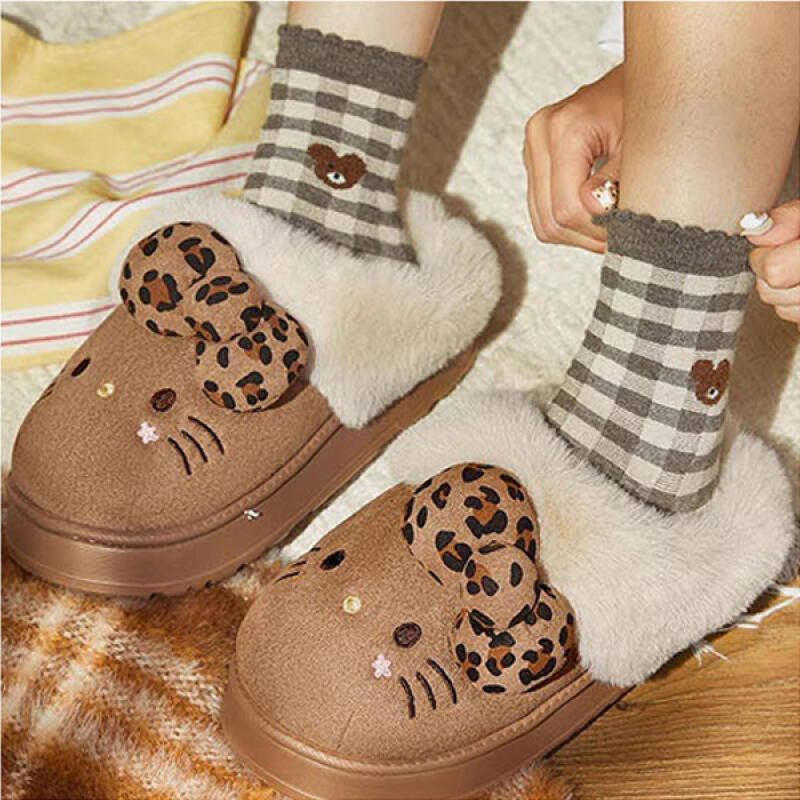 

Hello Kitty Hopi Slippers Brown 230mm (H103107)