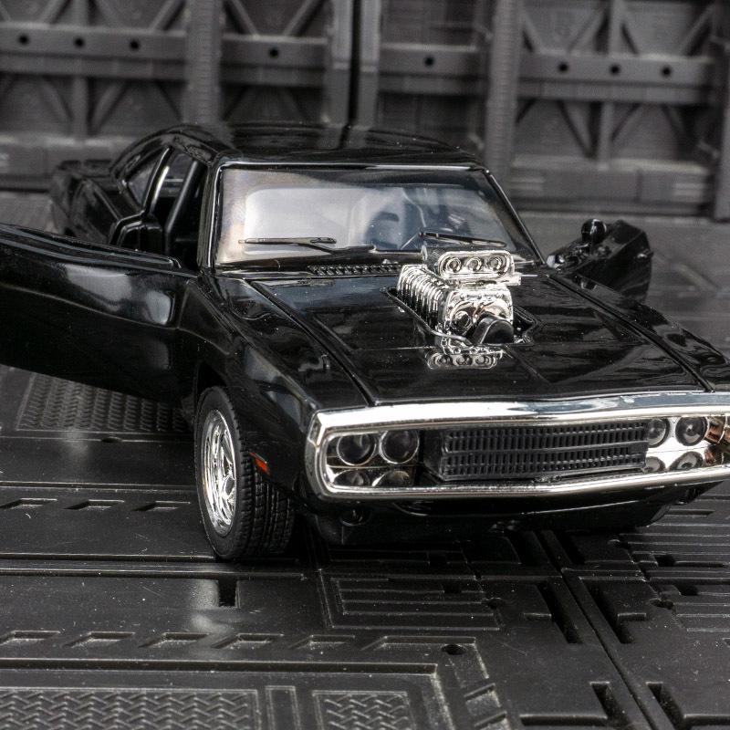 

1969 Dodge Charger Модель машины из сплава - Американский маслкар, игрушка со звуком и светом, инерционный механизм