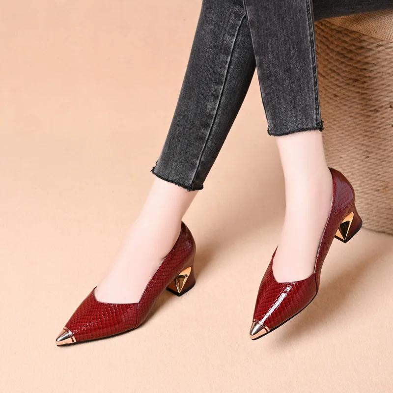 Vintage schwarze Flache Damenschuhe aus weichem Leder mit flacher spitzer Zehenpartie und dickem Absatz, Neu Frühling Sommer, Vielseitige High Heels