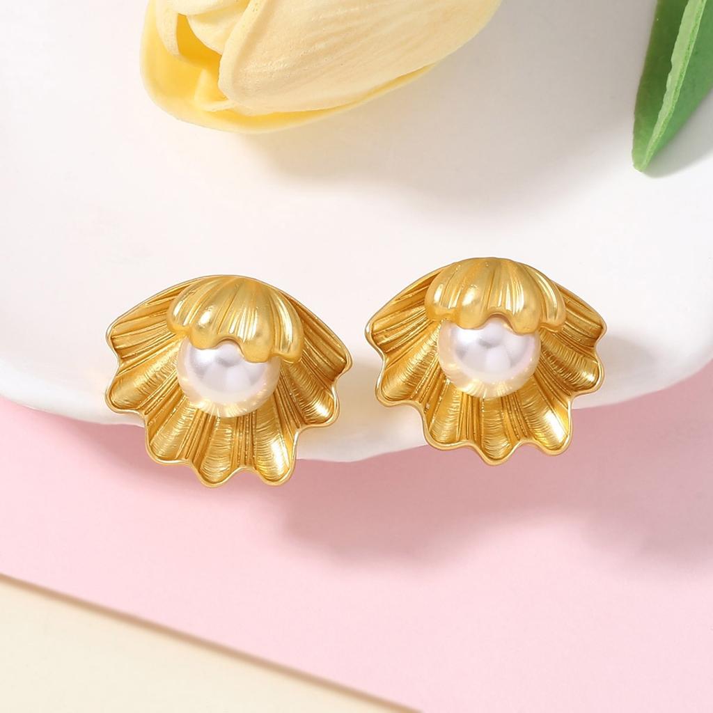 Vintage Vintage Medieval Beach Imitation Pearl A variety of unique conch shapes, beach vacation style stud earrings