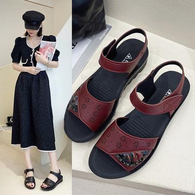 2026 New Middle Aged and Elderly Mom Sandals Grandma Granny Leather Sandals Women's Flat Bottom Soft Soled Women's Shoes