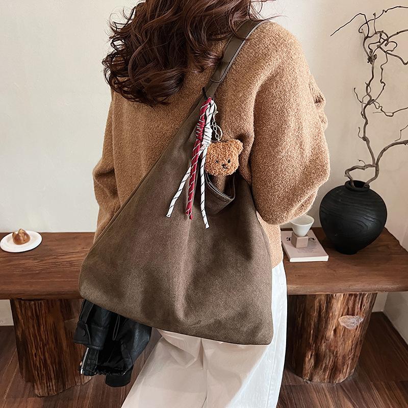 2025 Winter New Niche Women's Bag Fashion Casual Underarm Bag Women's Commuter Large Capacity Tote Bag