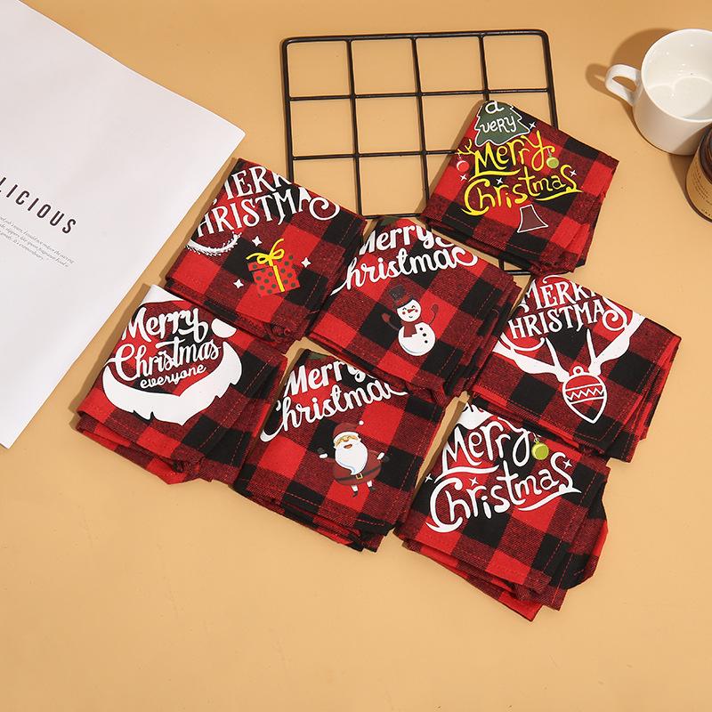 

New Pet Saliva Towel Christmas Dog Funny Plaid Triangle Towel Cat Bib Pet Supplies