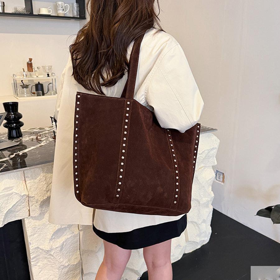 Damen Wildleder Umhängetasche mit Nieten Hobo Tasche Große Kapazität Geldbörse Handtasche Lässige Tasche Pendler Reise Tragetaschen Achseltasche Bolsa