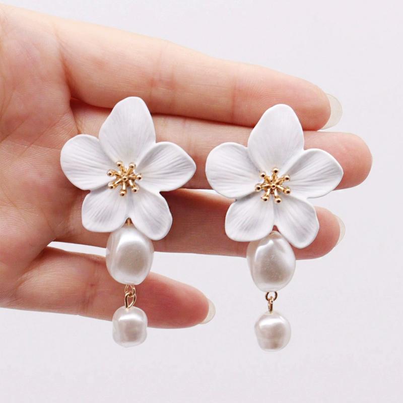 Elegant Baroque Imitation Pearl White Flower Drop Earrings For Women Dainty Dangle Earrings Banquet Party Jewelry Gift