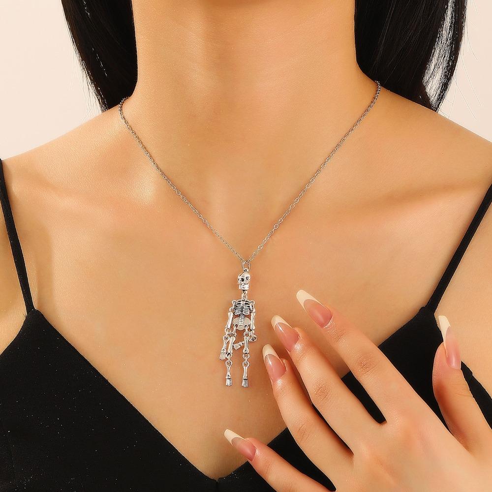 Dark Gothic Retro Sliver Color Skull Bat Wings Pendant Necklace for Women Men Hip-hop Long Sweater Chain Hallowmas Jewelry Gifts