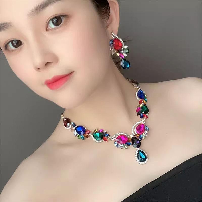 Water drop pendant necklace light luxury high sense fashion niche exaggerated collarbone chain temperament elegant necklace