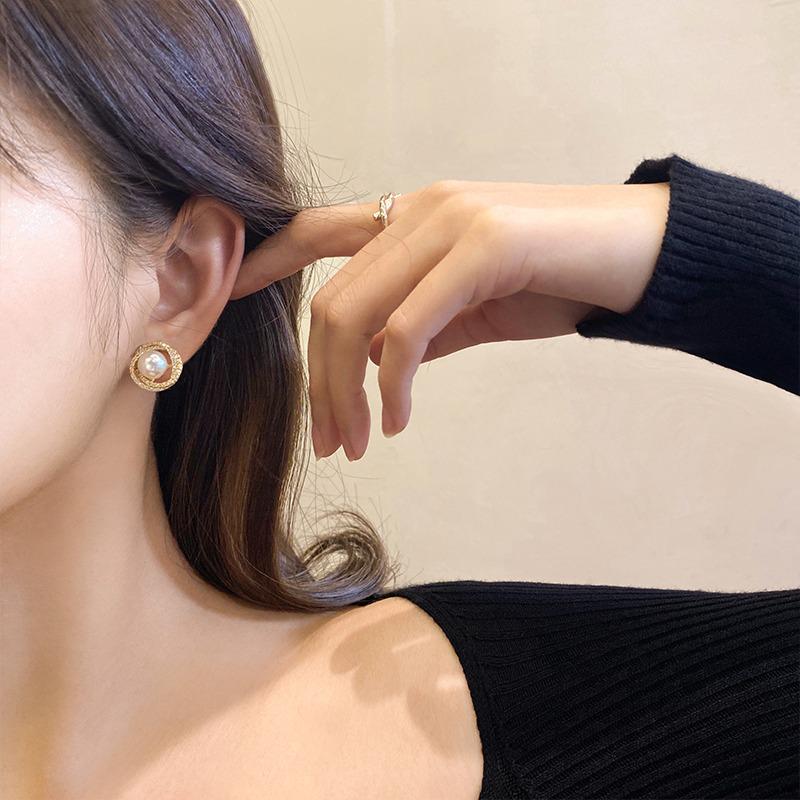 S925 Silver Pearl Stud Earrings - Women's Stylish 2023 Trend