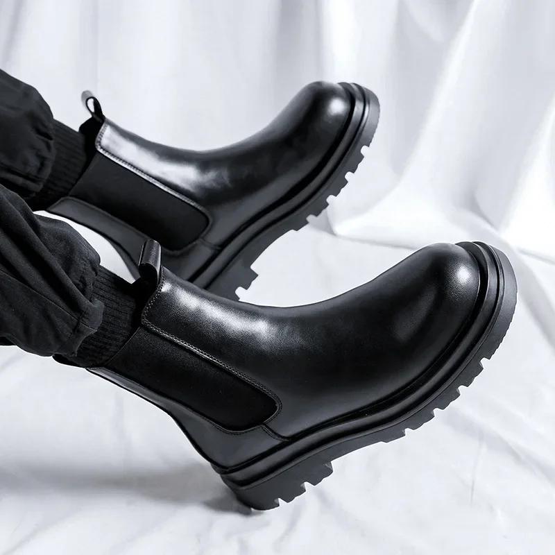 נעלי עור קז'ואל לגברים 2024 סתיו חורף מגפיים חדשים לגברים גבוהות סליפ-און פופולריות טרנדיות מגפי אופנוע