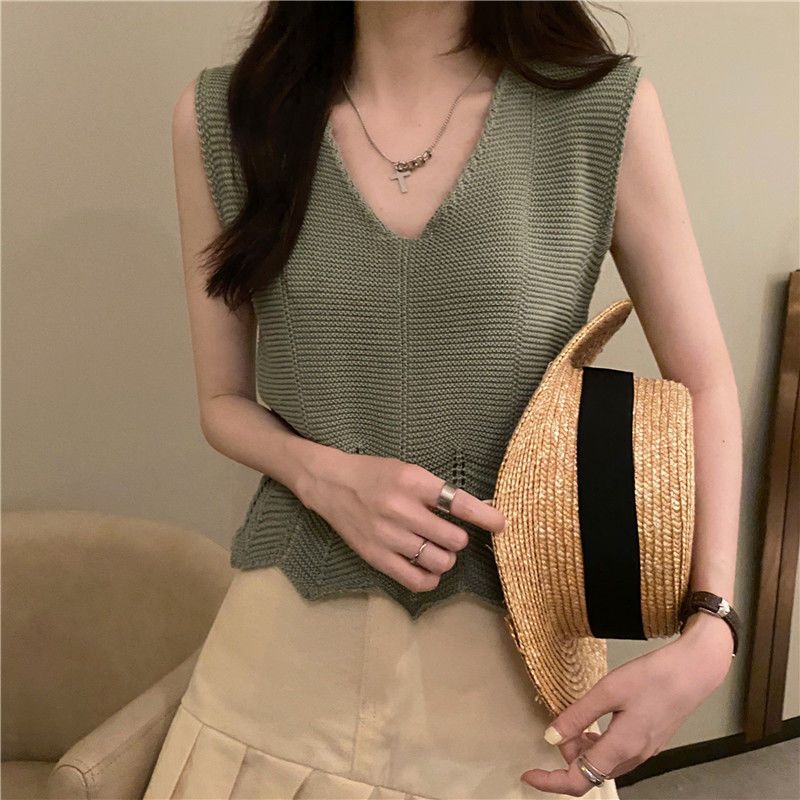 French Retro V-neck Hollowed Out Irregular Top for Summer Slimming and Slimming Short Knit Vest for Women