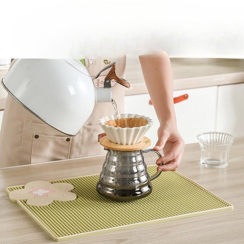 Silicone Water-draining and Heat-insulating Pad, Kitchen and Dining Table Anti-slip Cup and Bowl Pad, Wine Glass Water-filtering Pad