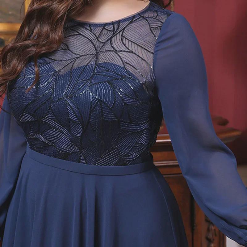 Elegant Plus Size Lace Evening Gown for Socialites and Graduates