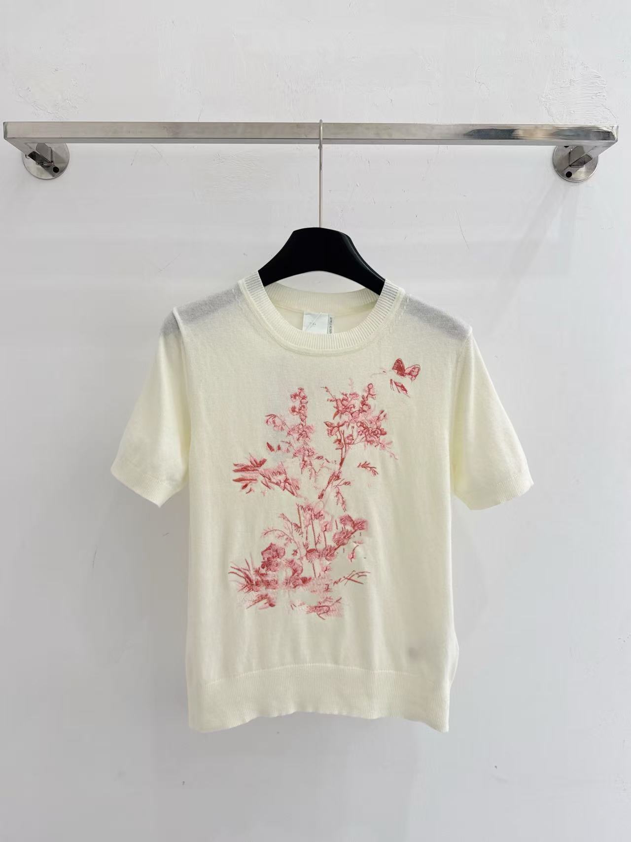 Flower women s clothing D new short-sleeved embroidery home gentle spring and summer temperament high-end knitting t butterfly flower south oil round S