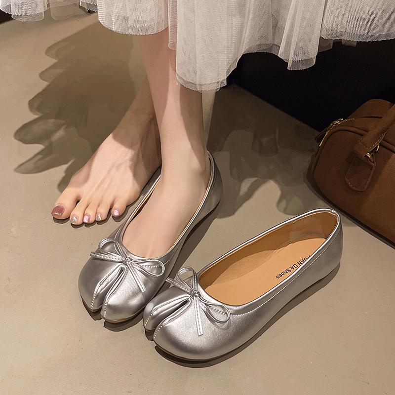 2025 Japansk Stil Tabi Ninja Sko Kvinner Retro Semsket Skinn Flats Delt Hov Tå Båtsko Femme Mary Jeans Mokasiner Ballerinas sko