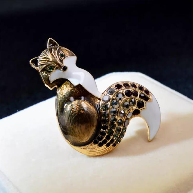 Stylish Foxes Brooch Cartoon Animal Lapel Pins Luxury Corsage For Women Versatile Shiny Corsage Clothing Accessories Gifts