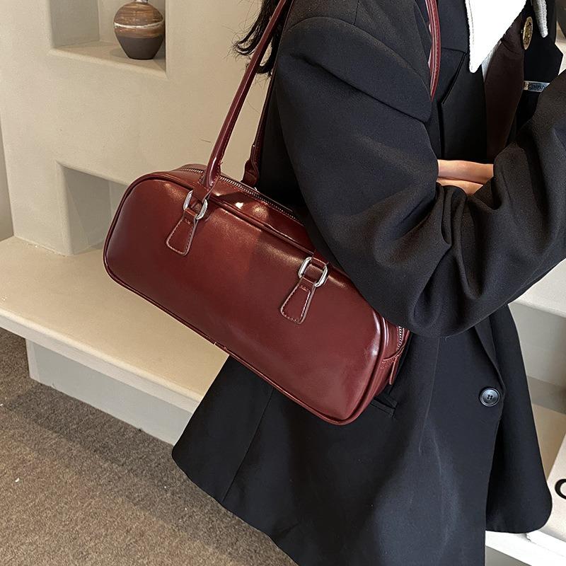 Niche retro small bag women's 2 new autumn and winter commuter underarm baguette bag fashionable texture shoulder bag