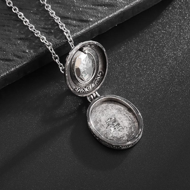 Krásný Vintage medailonek Velký zelený krystal Dámský náhrdelník Módní přívěsek Plesová párty Šperkový doplněk Dárek