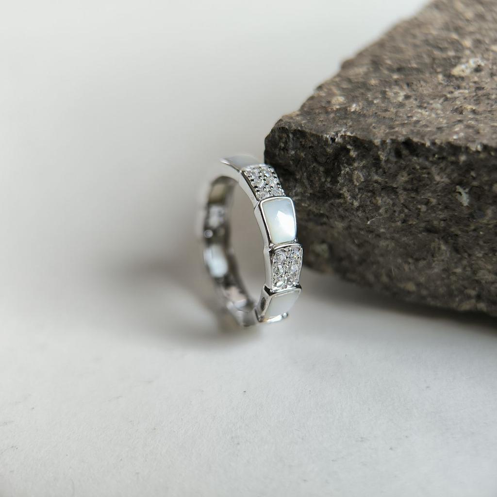 Серебряное кольцо с натуральным перламутром, вес изделия 2,94 гр (2186168)