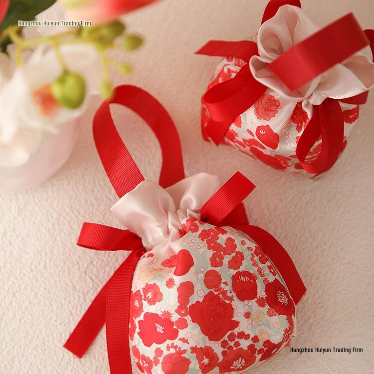 Wedding Candy Gift Handbag: Elegant Small Cloth Bag for Celebrations