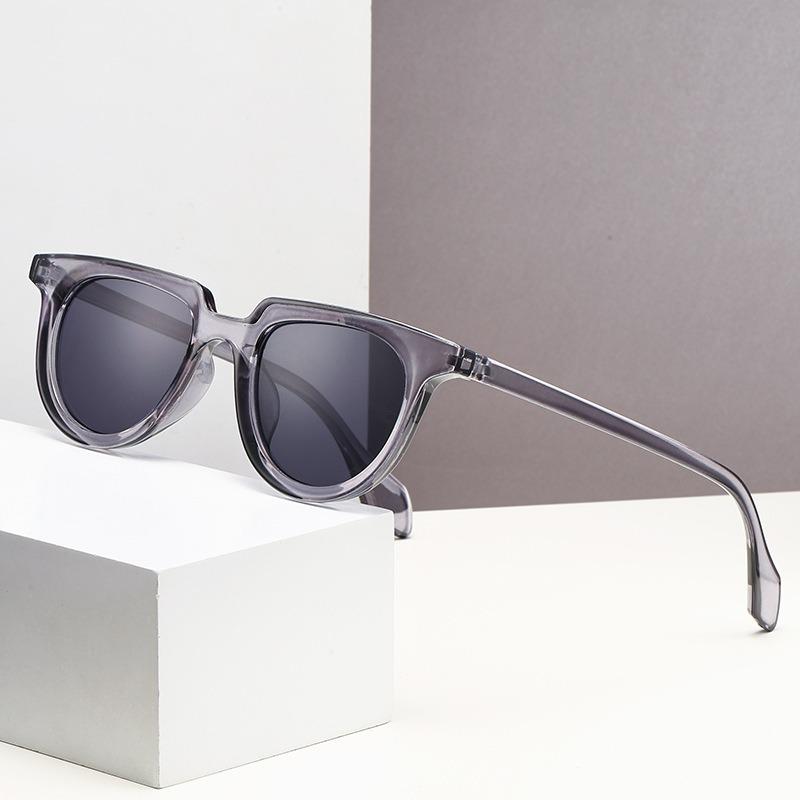 Retro Sunglasses for Women Fashion Luxury Design Summer Sunglasses Outdoor Traveling Shopping GlassesUV400 Lentes De Sol Hombre