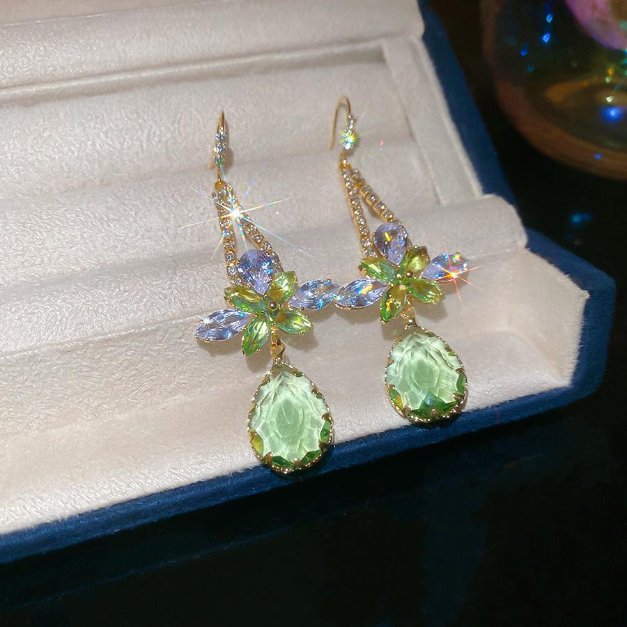 High-End European Style Zirconia Flower Drop Earrings – Luxurious & Unique Fashion Accessory