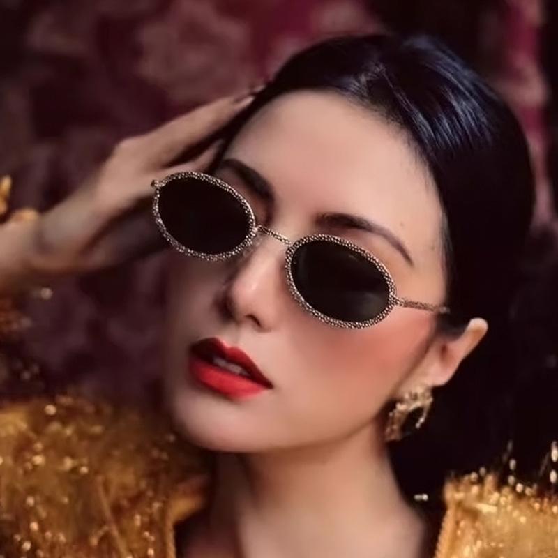 

Корейская версия женских солнцезащитных очков в овальной оправе Солнцезащитные очки в металлической оправе