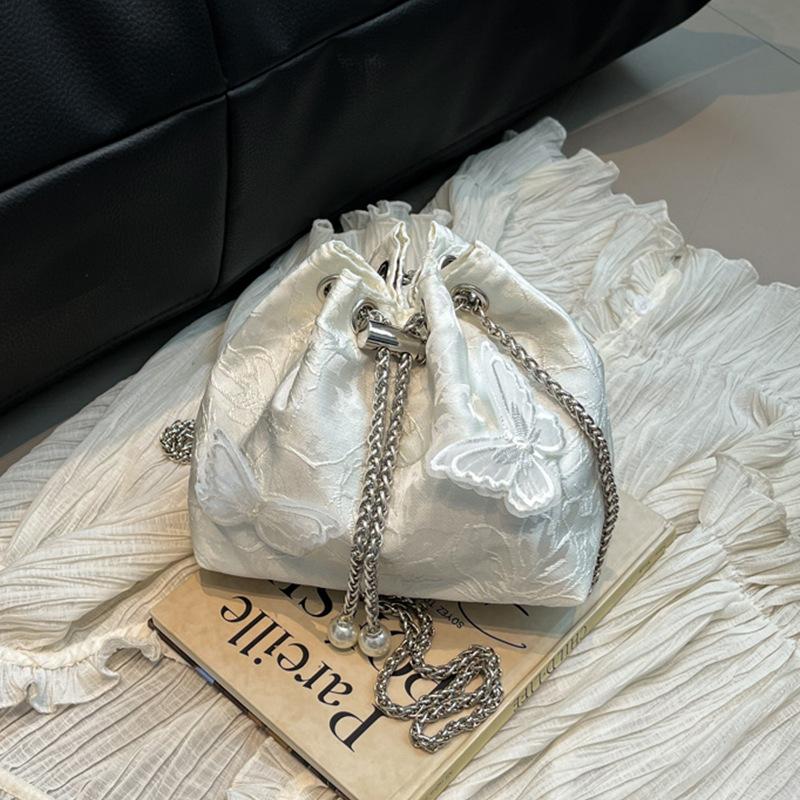 

This year, the popular small bag women s 2025 new cloth bag with bucket bag versatile chain messenger bag белый