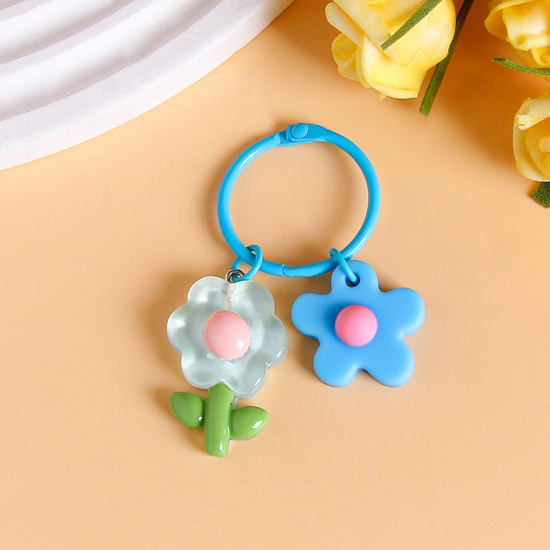 Colorful DIY Flower Keychain: Handmade Soft Rubber Floral Pendant & Bag Charm Accessory