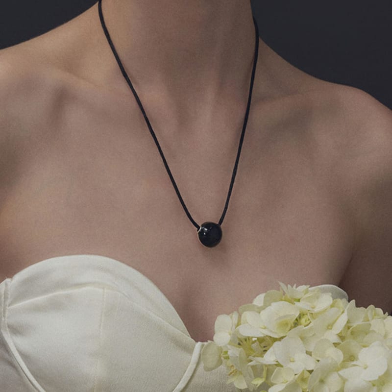 viollina Lux Ball Necklace_Black