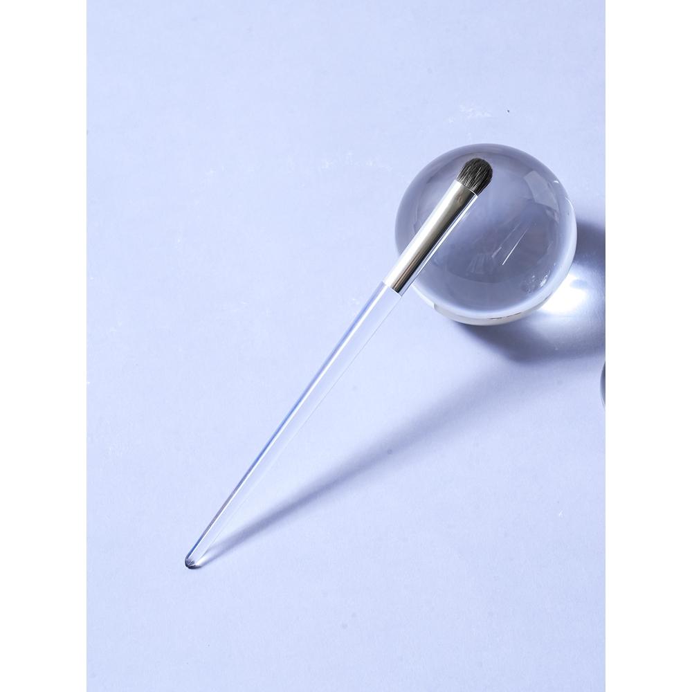Daiso Clear Handle Point Shadow Brush