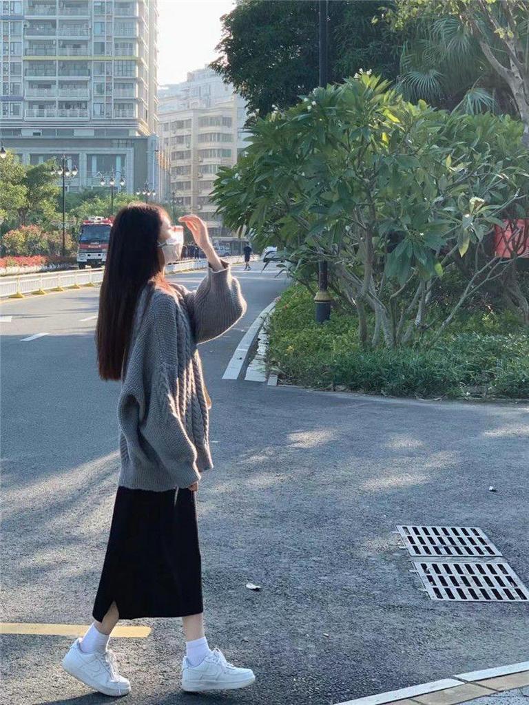 Autumn Spring Age-Defying Salt-tone Hong Kong Loose Knit Sweater & Midi Skirt Set