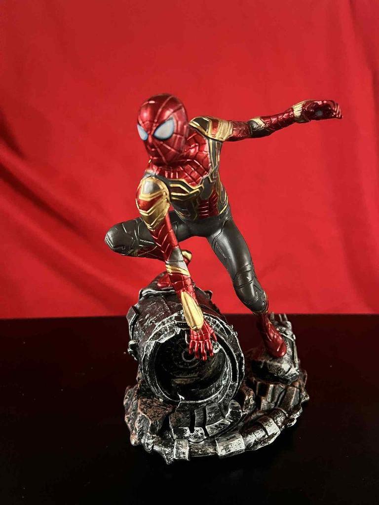 [USED] Spider-Man Armored Figure
