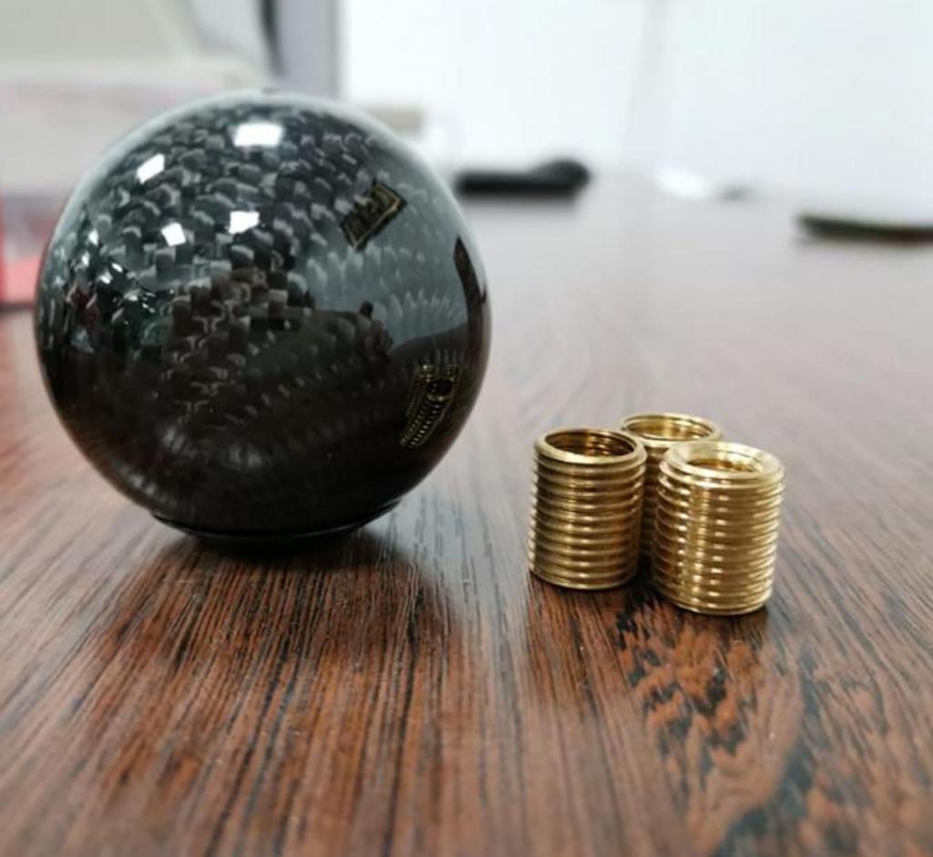 Kuroobaa Car Shift Knob Round Real Carbon M8 x P1.25 / M10 x P1.25