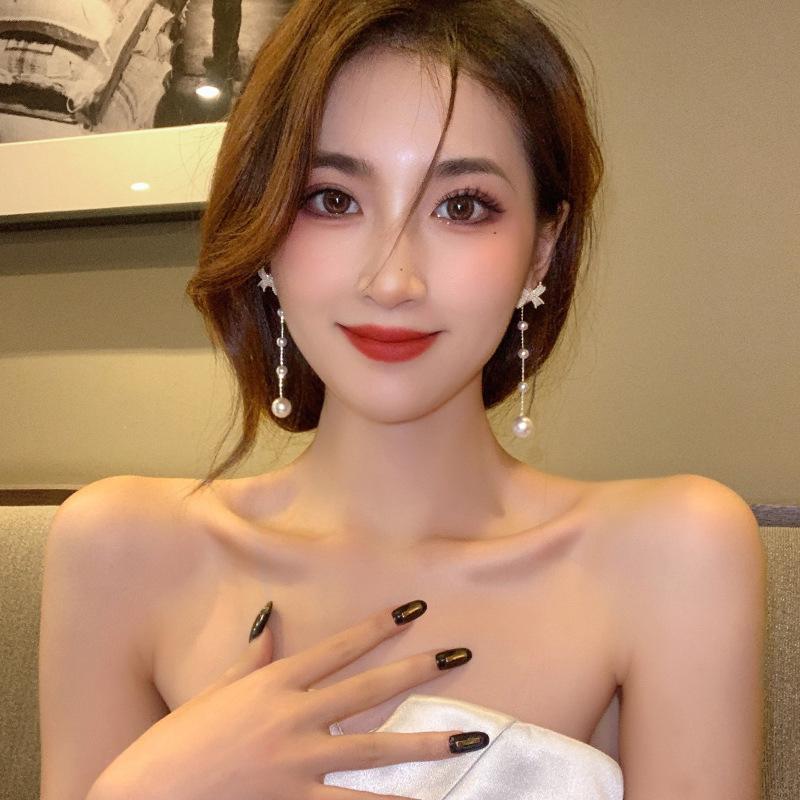 Delikatne Słodkie Kolczyki Wiszące z Kwiatem, Kokardą i Perłą dla Kobiet Eleganckie Kolczyki z Kokardą i Długim Chwostem Dziewczęce na Imprezę, Ślub, Cyrkon Prezent