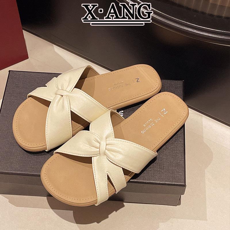 

Leather flat-bottomed women s slippers summer wear 2025 new models with skirts, beautiful cool slippers vacation wind beach shoes 40