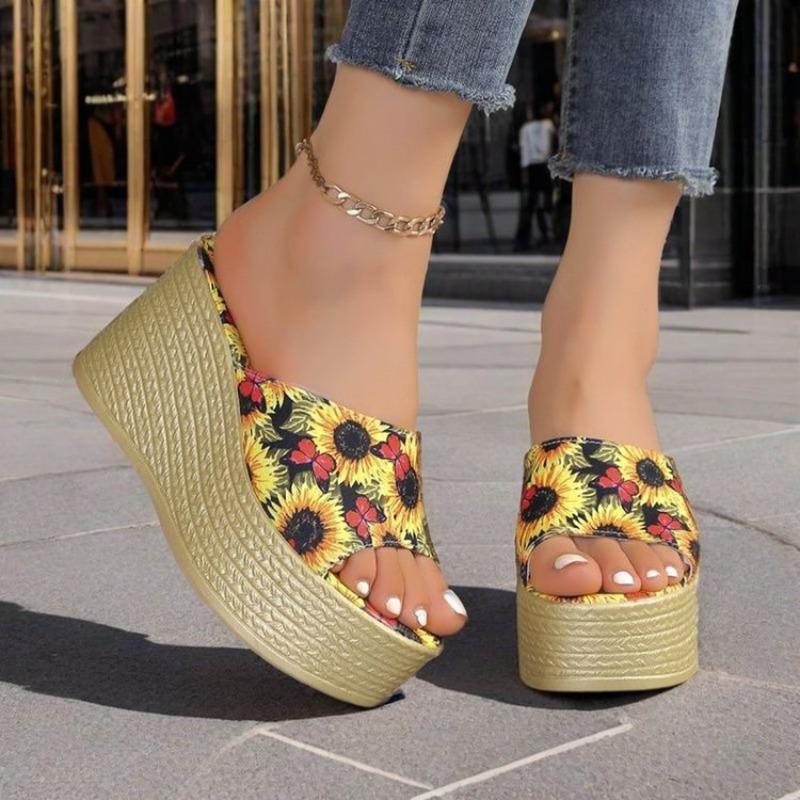 Sexy Gold Sandals Women Summer 2025 Chunky Platform Wedges Slippers Woman Comfort Light Weight Outdoor Shoes Women Slides Women