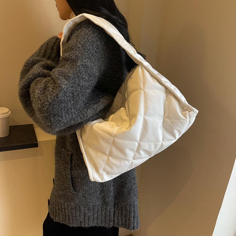 2025 neuer Diamantstickgarn einfarbig Winter lässig leicht große Kapazität Schulter Achsel tragbar kleine quadratische Tasche Frauen