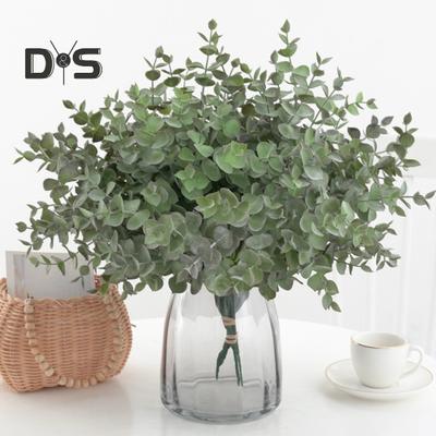 Künstlicher Eukalyptus mit Stiel, 7 Gabeln, verwelkt nicht, kein Gießen, Foto-Requisiten, realistische, wiederverwendbare Kunstgrünpflanzen aus Kunststoff, Heimdekorationszubehör