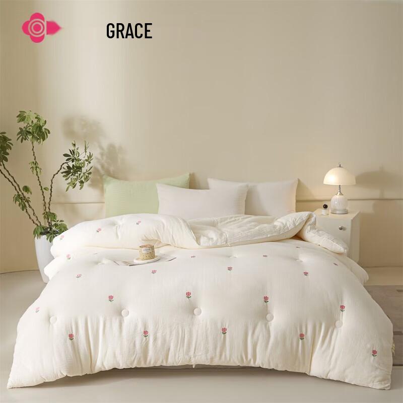 Graceland Tulip Embroidered All-Season Soybean Fiber Quilt