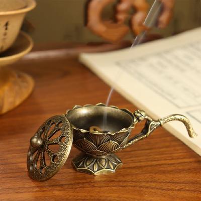 Handgehaltener Lotus-Räucherstäbchenhalter, Vintage-Räucherstäbchenhalter aus Legierung mit ausgehöhltem Räucherstäbchen und Abdeckung, Aromatherapie-Ornament