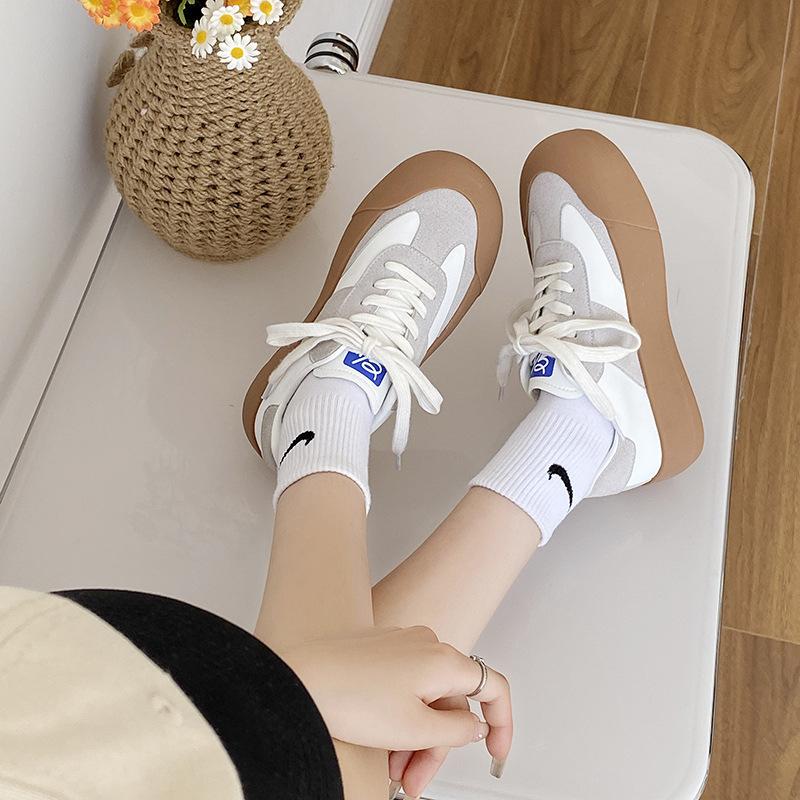 

Весенние маленькие белые туфли женские с круглым носком дышащие популярные кеды 2025 универсальные повседневные туфли на платформе новые немецкие тренировочные туфли 40