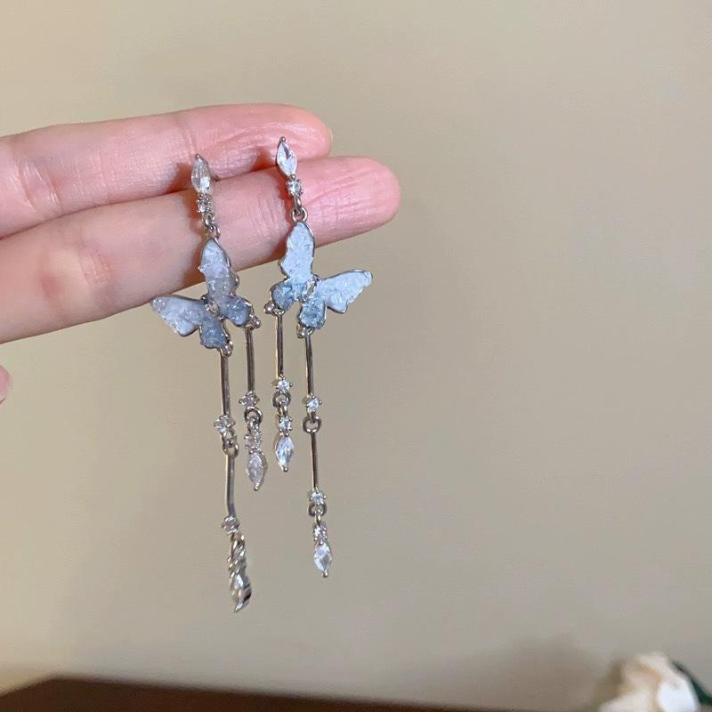 

Elegant Tassel Butterfly Earrings Lightweight Dangle Jewelry for Women and Girls Suitable for Daily Wear and Special Occasions One Size