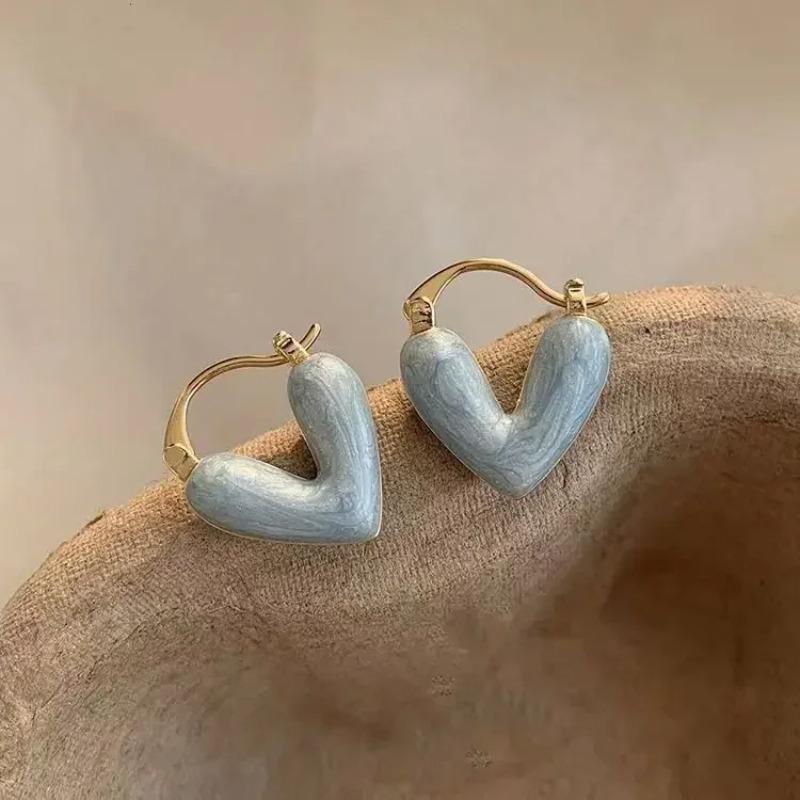 2025 Trendy Heart Stud Earrings For Women Korean Elegant Light Luxury Love Dangle Earring Fashion Simple Drop Jewelry Girls Gift