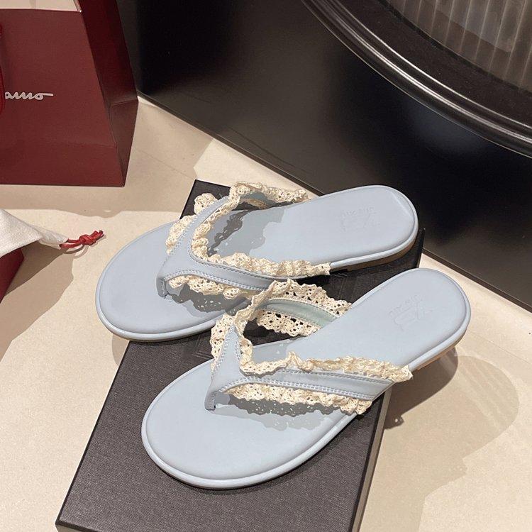 

Flat-bottomed summer 2025 beach shoes wind pinch feet fashion soft French fairy new cool slippers flip-flops female outer wear 40 небо синє кольору