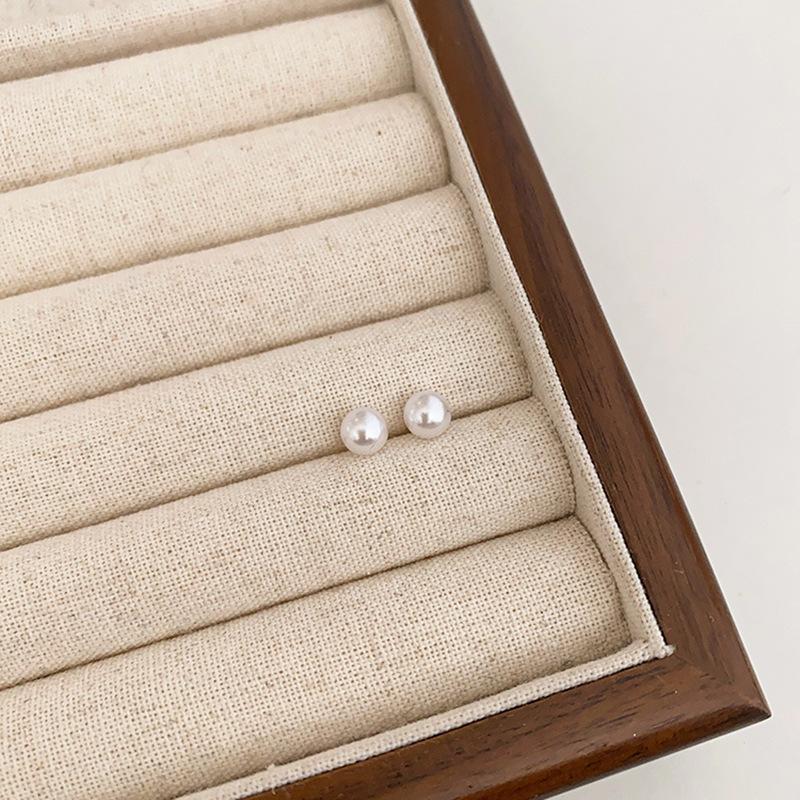 9Silver Needle Simple and Versatile Pearl Earrings for Women, Light Luxury and High-end Feel, Elegant and Unique Personalized Ear Accessories