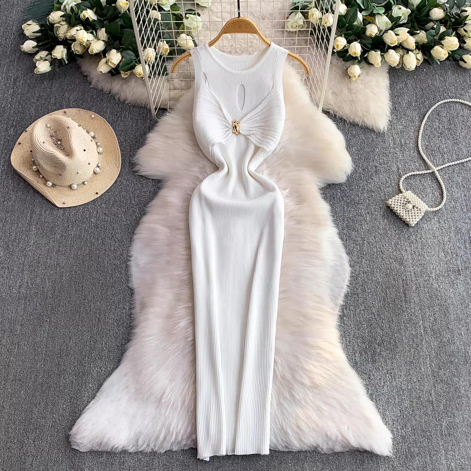 

Celebrity Goddess Sexy Knit Dress with Metal Buckle Waist, Round Neck, and Hip-Hugging Slim Fit Extra Large білий
