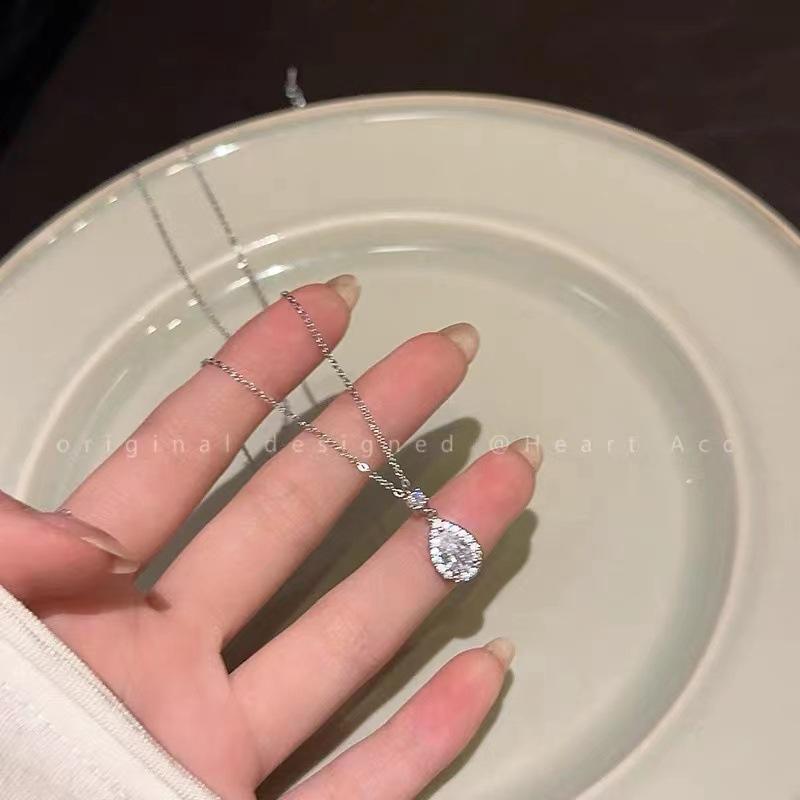 Mermaid Tears Zircon Pendant Necklace Female Simple Isn t Wind Clavicle Chain High Sense Girlfriend Necklace Accessories