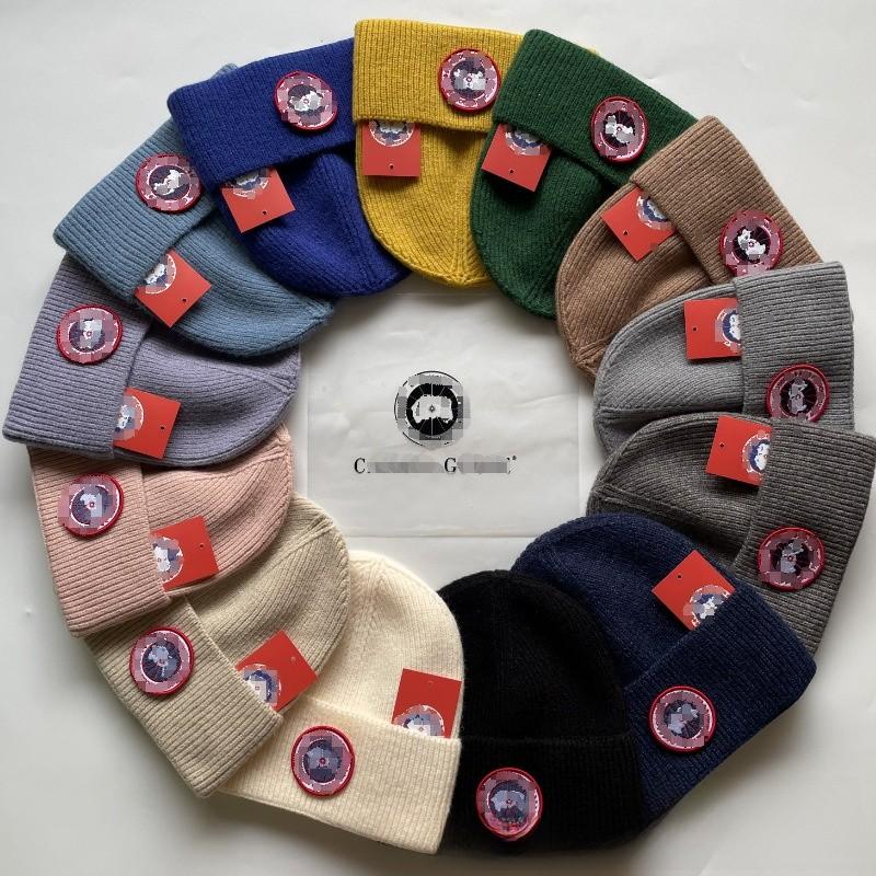 Damen-Beanie mit gestickten Buchstaben – Winter-Freizeitaccessoire